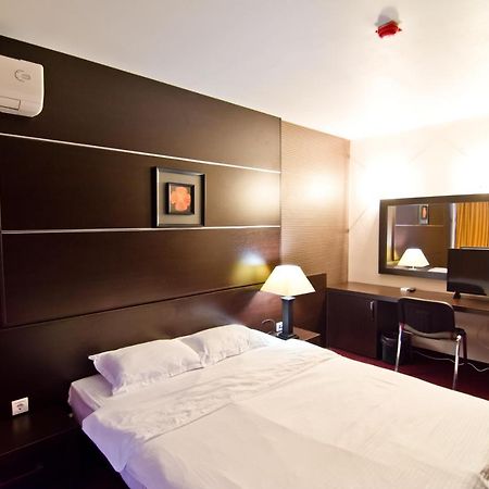 Семеен Хотел Романтика Haskovo Ngoại thất bức ảnh